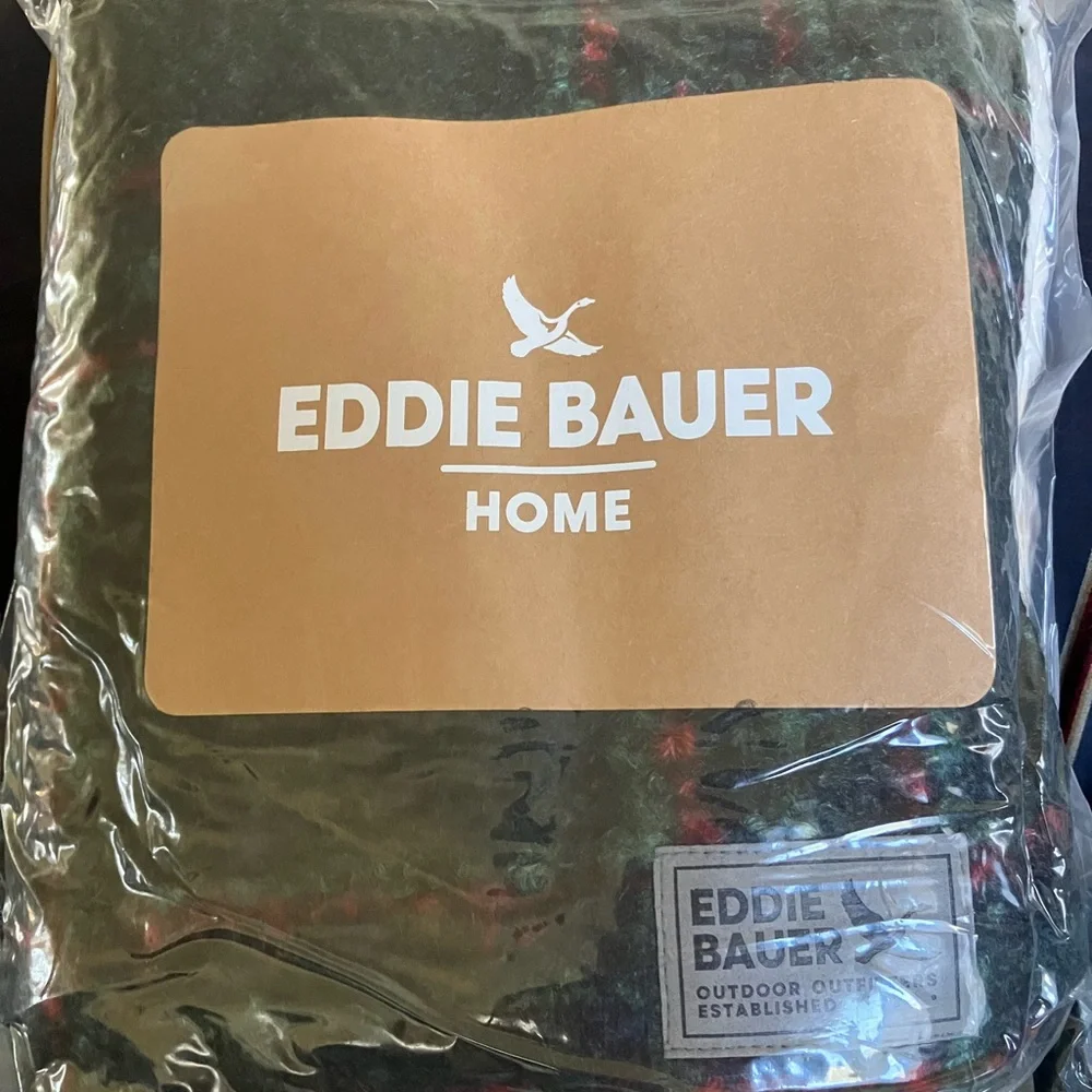 Eddie Bauer Tarrytown Plaid Throw - Picture 1 of 3